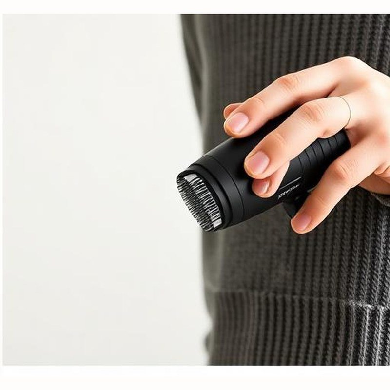 Rechargeable Handheld Fabric Defuzzer & Shaver - Detail view